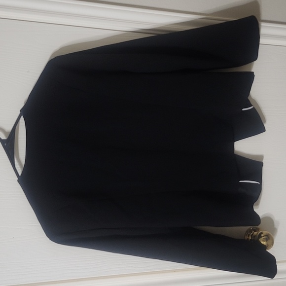 XOXO Cropped Blazer - Picture 3 of 4